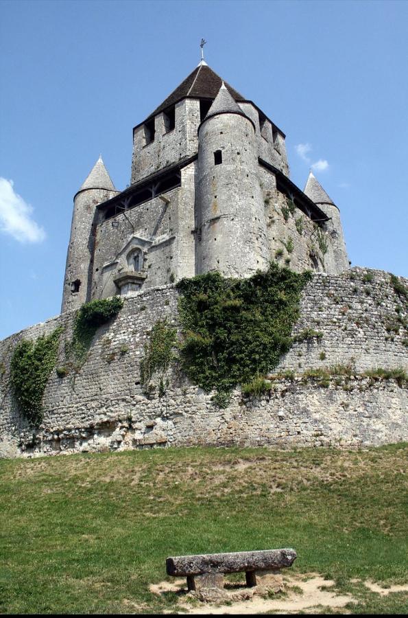 Détente provinoise Provins Esterno foto