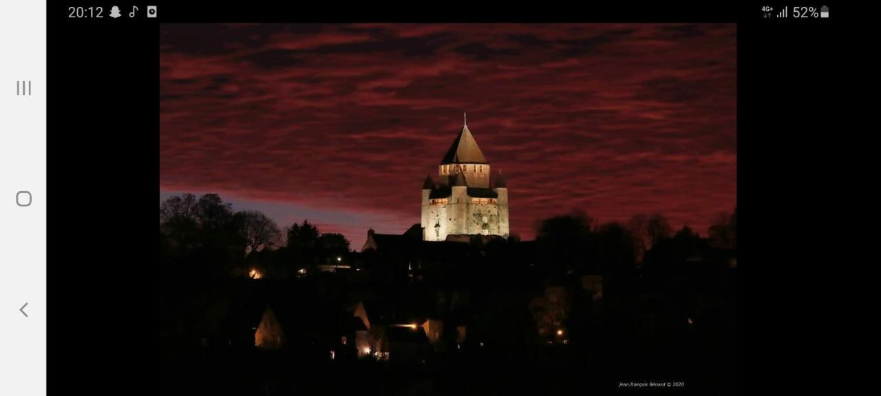 Détente provinoise Provins Esterno foto